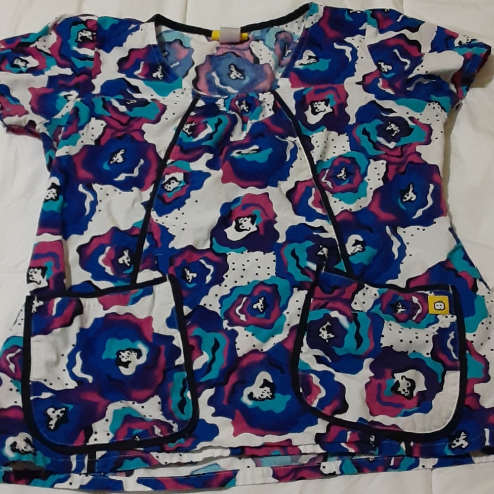 Scrub top